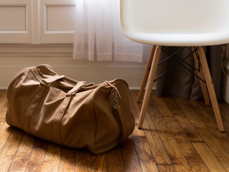 W co się spakować w podróż – plecak czy walizka?