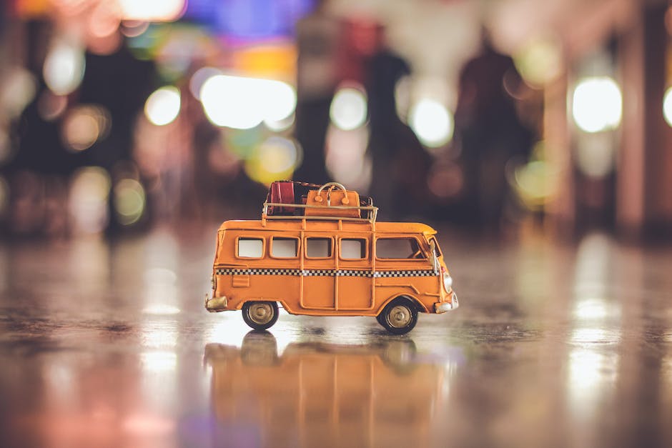 Jakie zalety ma podróż busem, zamiast autokarem?