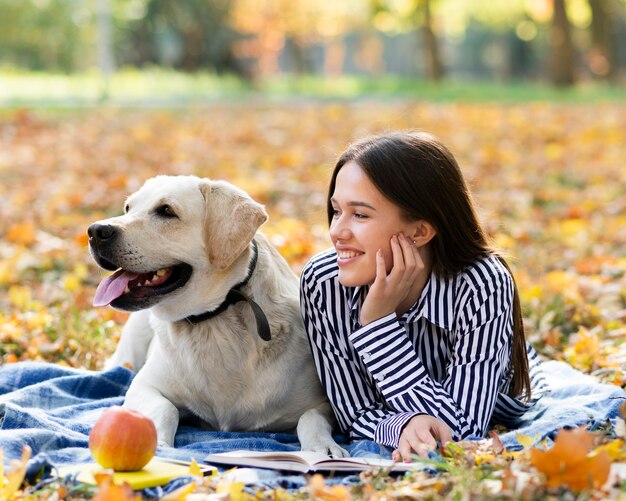 Jak wybrać naturalne przysmaki dla Twojego psa: poradnik dla właścicieli zwierząt